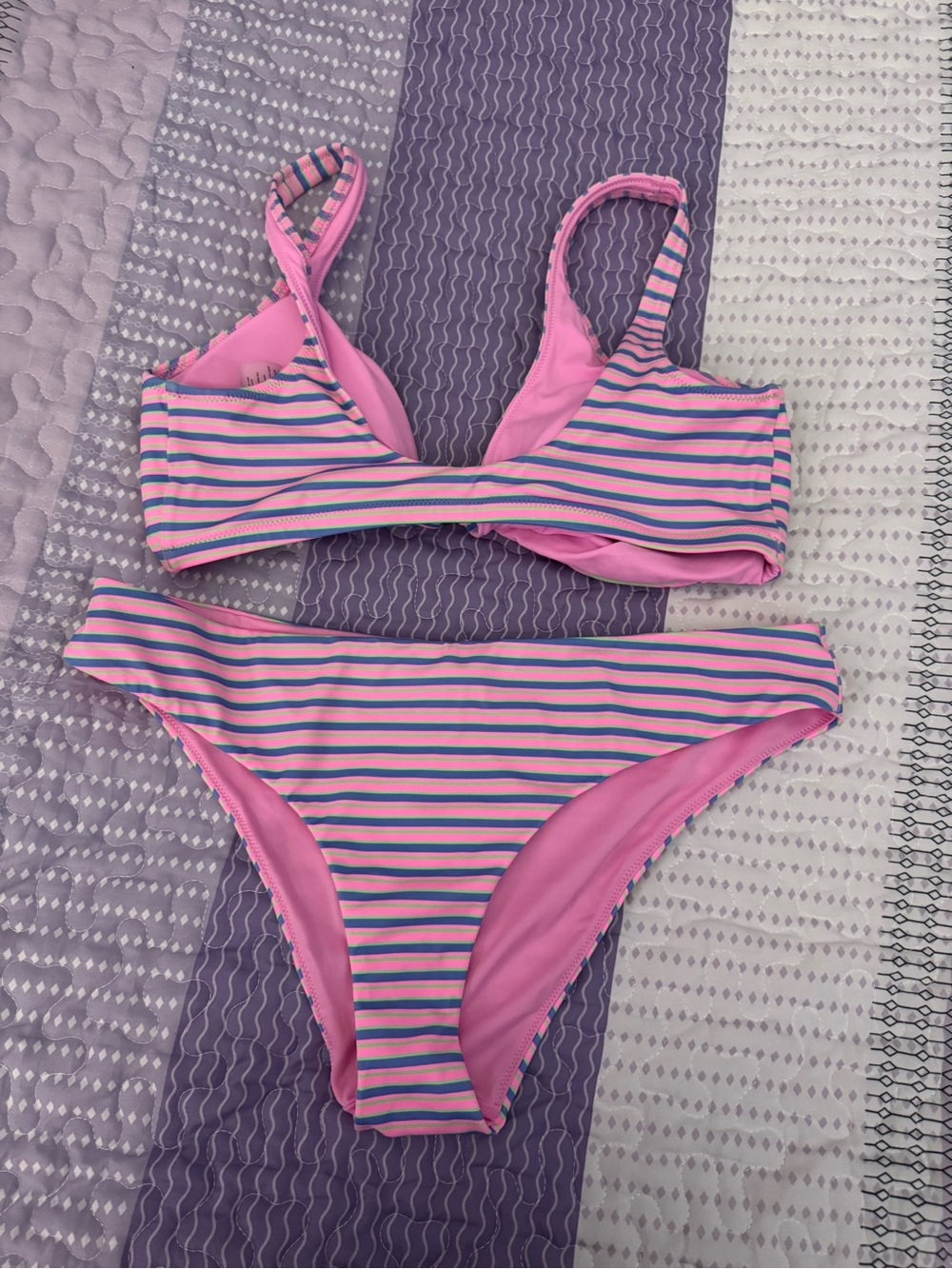 Bikini - Picture 2 of 4